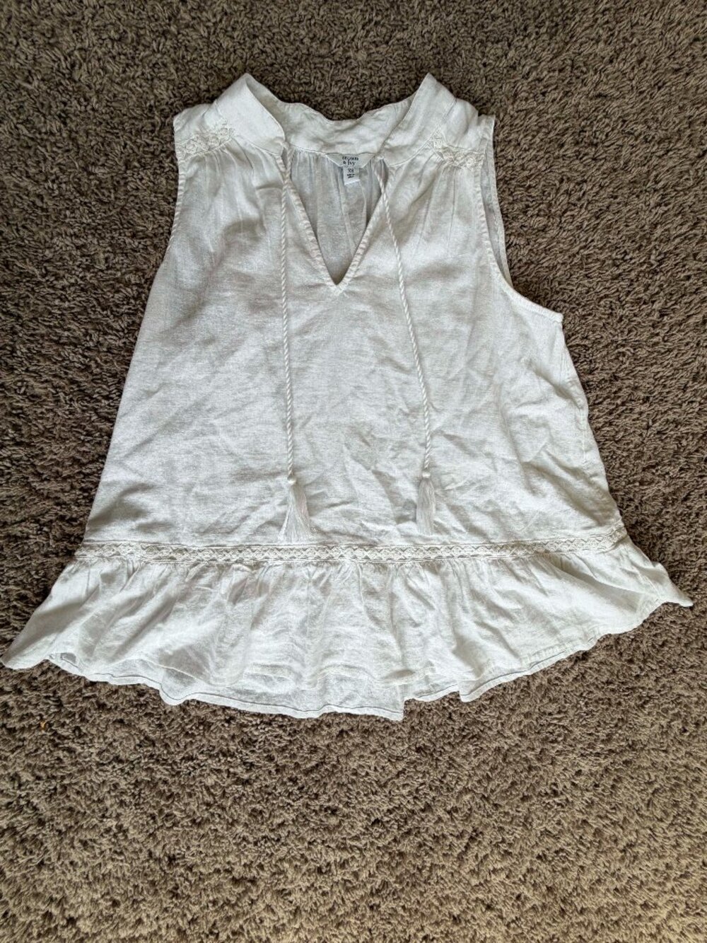 EUC Crown & Ivy White Linen Blend XS Tank Top